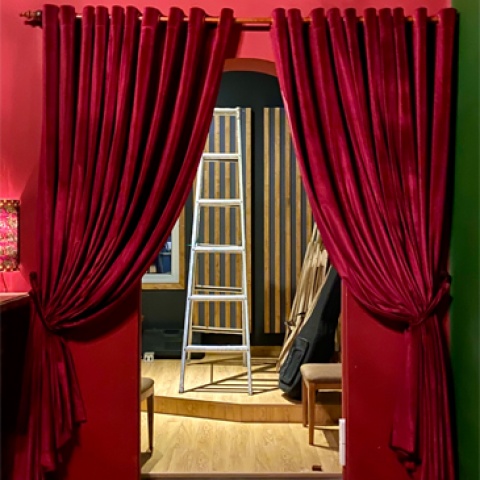 Rèm Cửa Vải Nhung Màu Đỏ Đô Cao Cấp